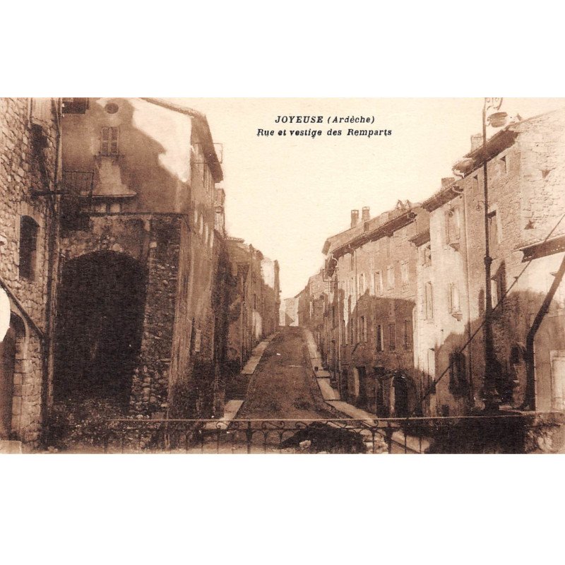 JOYEUSE - Rue et vestige des Remparts - très bon état JOYEUSE - Rue et vestige des Remparts - très bon état