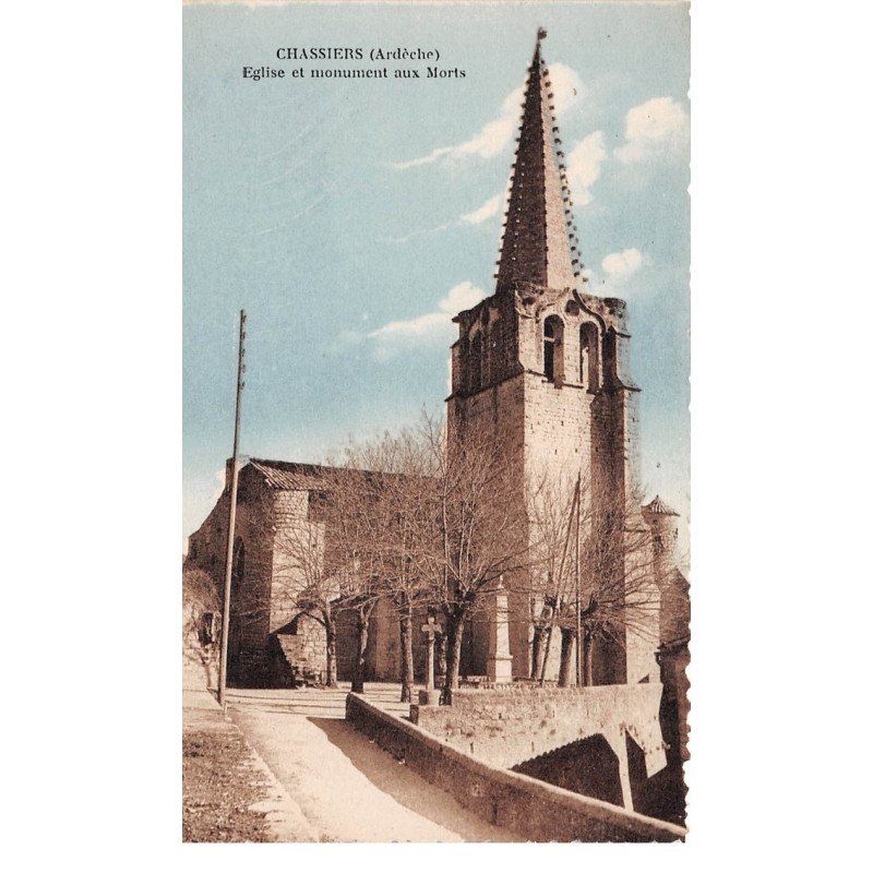 CHASSIERS - Eglise et Monument aux Morts - très bon état