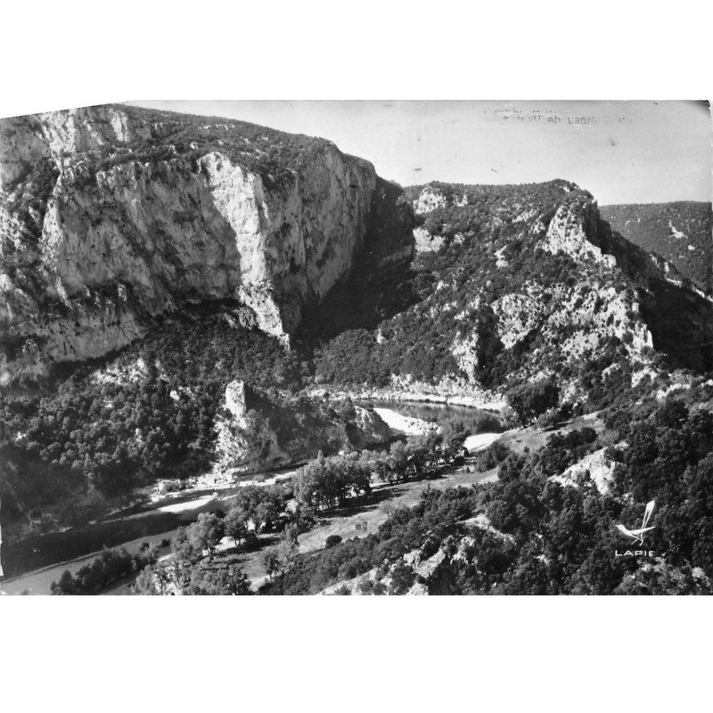 VALLON PONT d'ARC - Le Camping - très bon état