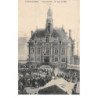 DECAZEVILLE - Hôtel de Ville - Un jour de Fête - très bon état