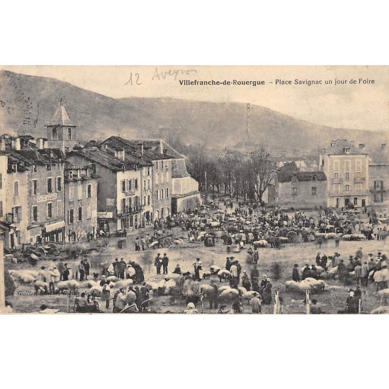 VILLEFRANCHE DE ROUERGUE - Place Savignac un jour de Foire - très bon état