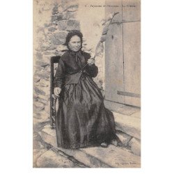 Paysanne de l'Aveyron - La Fileuse - très bon état
