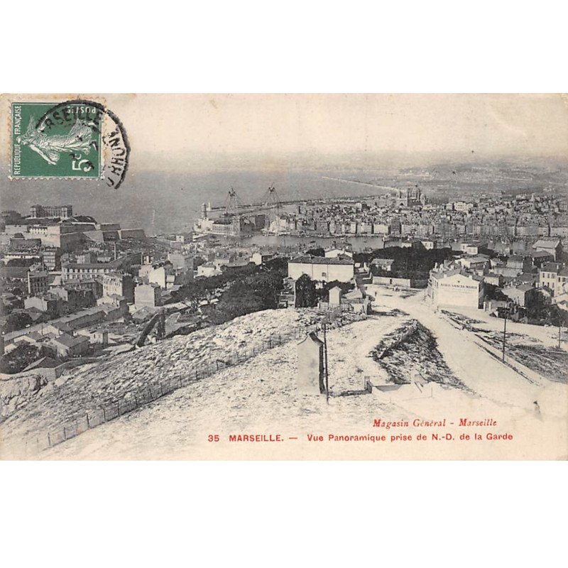 MARSEILLE - Vue panoramique prise de N. D. de la Garde - très bon état MARSEILLE - Vue panoramique prise de N. D. de la Garde - très bon état