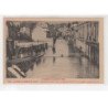 JUVISY : inondations 1910 : grande rue prise du pont du chemin de fer P.O. et sinistrés portant leur pain- très bon état