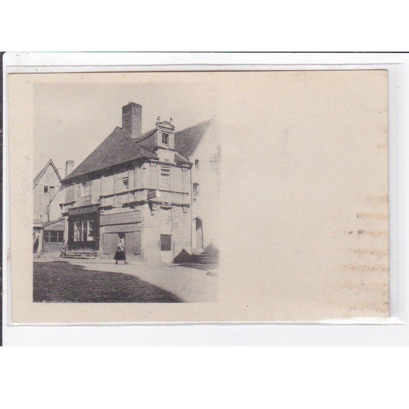 LANGEAIS : une boulangerie - patisserie - état
