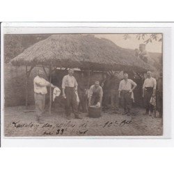 VERSAILLES : carte photo de militaires faisant la lessive - très bon état