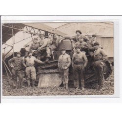 VERSAILLES : carte photo de militaires posant devant leur char (tank) - très bon état