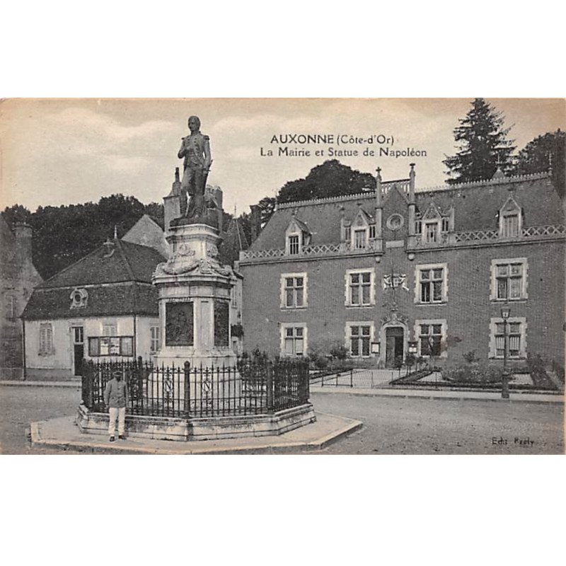 AUXONNE - La Mairie et Statue de Napoléon - très bon état