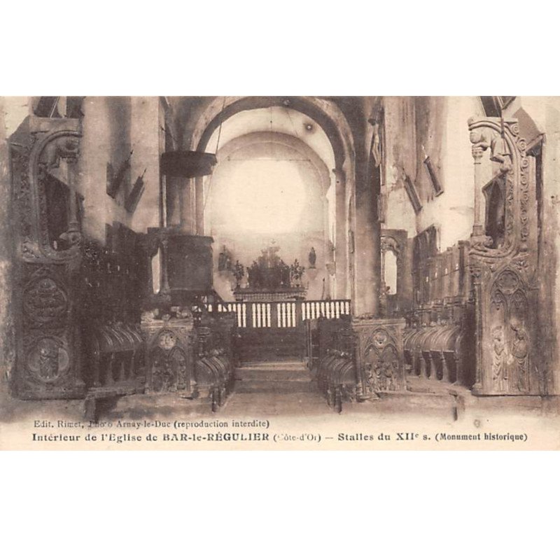 Intérieur de l'Eglise de BAR LE REGULIER - Stalles du XIIe siècle - très bon état