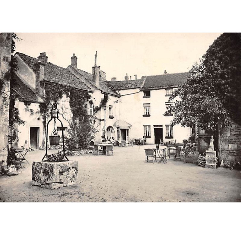 SAINT SEINE L'ABBAYE - Hotel de la Poste - Un coin de la Cour - très bon état