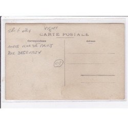 VICHY : carte photo du salon de coiffure (angle rue de Paris et Desbresy) - coiffeur - bon état (traces)