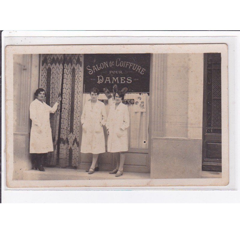 MARSEILLE : carte photo d'un salon de coiffure pour dames (coiffeur rue Berlioz) - bon état