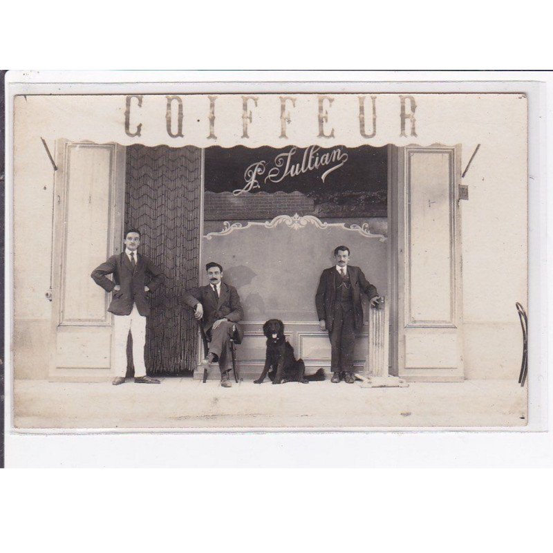 SALON DE PROVENCE : carte photo d'un salon de coiffure (coiffeur JULLIAN) - très bon état SALON DE PROVENCE : carte photo d'un salon de coiffure (coiffeur JULLIAN) - très bon état