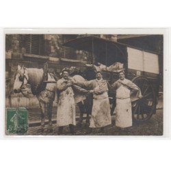 PARIS : carte photo d'un attelage de livraison de viande (boucher) - très bon état