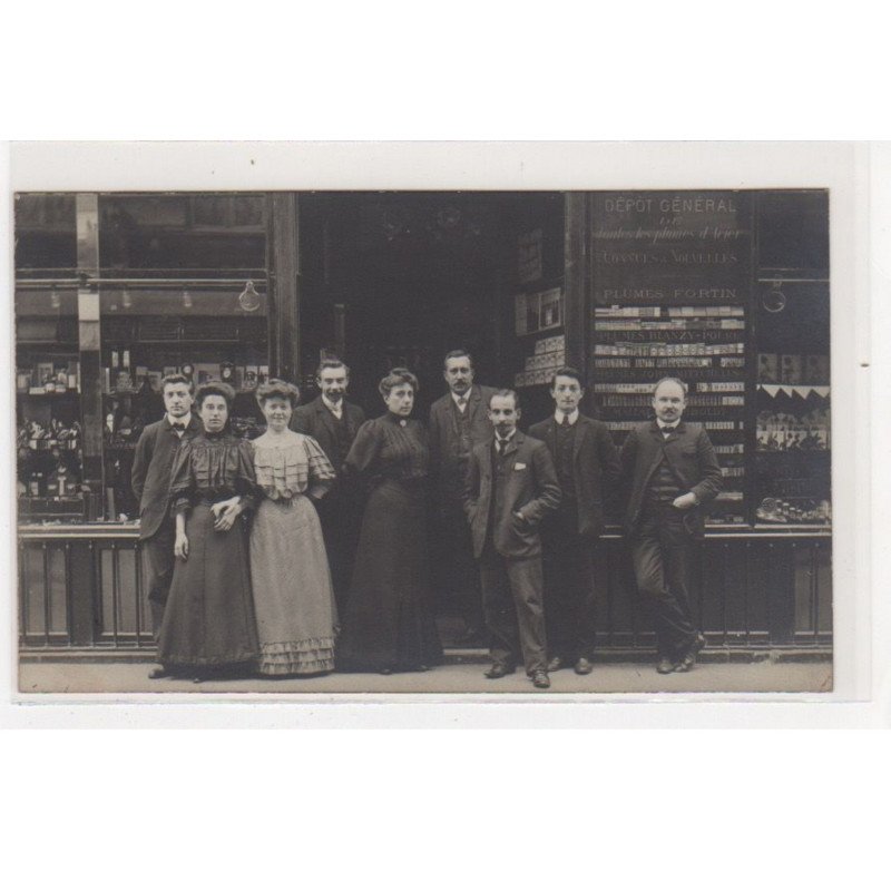 PARIS : carte photo d'un magasin de plumes, horlogerie, bijouterie - bon état