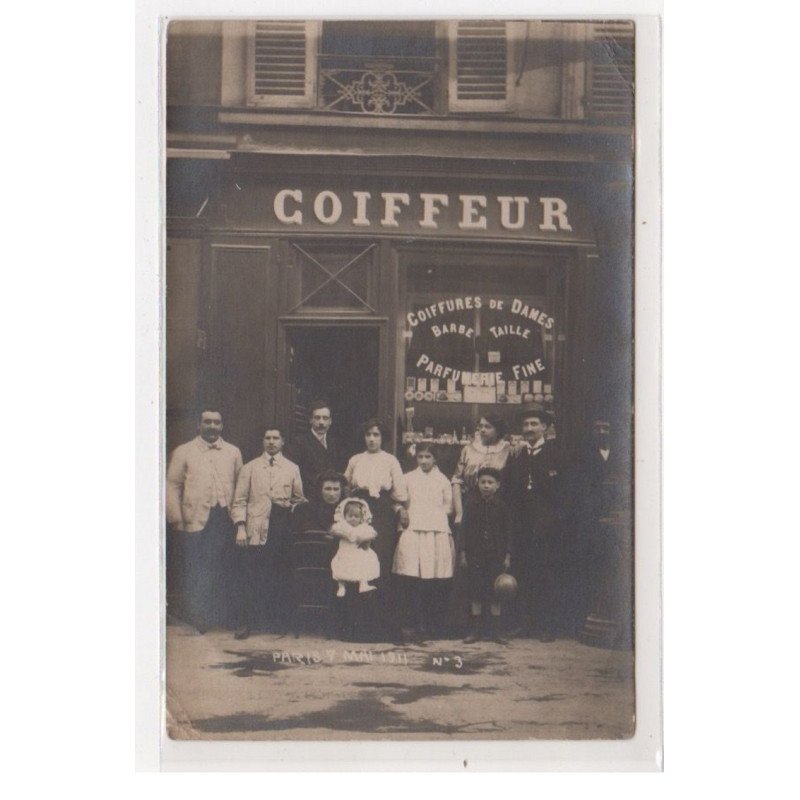 PARIS : carte photo d'un salon de coiffure en 1911 (coiffeur) - bon état