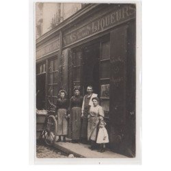 PARIS : carte photo d'un magasin de vins et liqueurs (location de voitures à bras) - très bon état