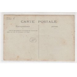 PARIS : carte photo d'un magasin de vins et liqueurs (location de voitures à bras) - très bon état