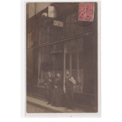 PARIS : carte photo d'un salon de coiffure (coiffeur - barbier) - très bon état