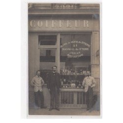 PARIS : carte photo d'un salon de coiffure (coiffeur) - très bon état