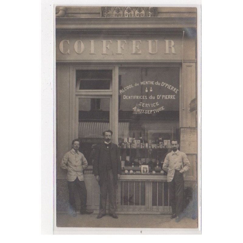 PARIS : carte photo d'un salon de coiffure (coiffeur) - très bon état