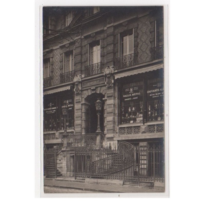 PARIS : carte photo du magasin HARLEUX (manufacture de l'Alfenide - Gallia métal) au 66 rue des Marais - très bon état