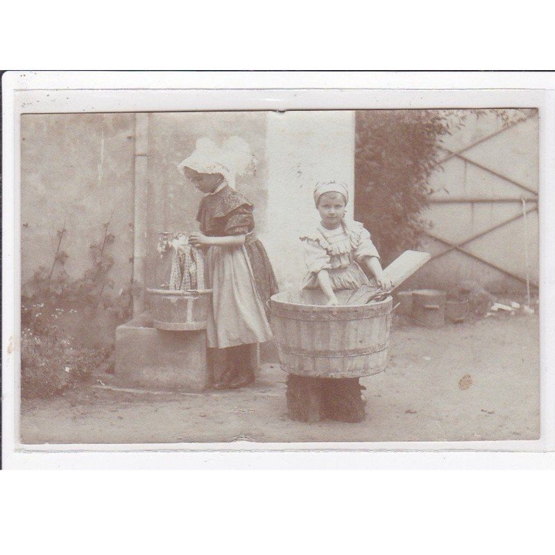 Cachet de la Sarthe : carte photo de deux enfants (laveuses - lessive - travail) - très bon état