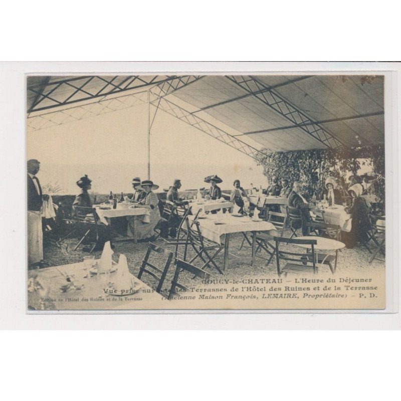 DOUCY LE CHATEAU - l'heure du déjeuner - Vue prise des terrasses de l'hôtel - ancienne Maison F. Lemaire - trés bon état