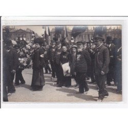 PARIS 1er : carte photo d'un rassemblement place de la Concorde (militaires) - très bon état