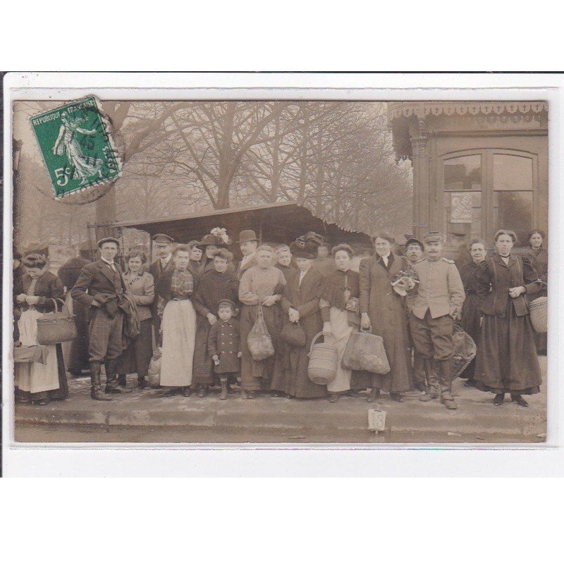 PARIS (a localiser) : carte photo d'un marché - très bon état