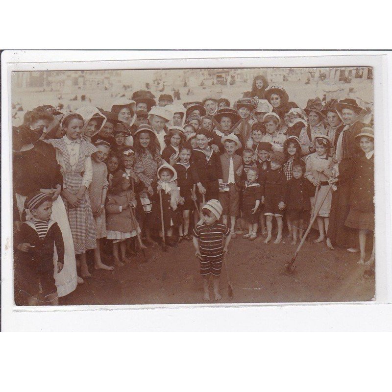 LE TREPORT : carte photo d'une scène de plage - très bon état