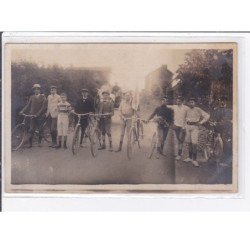 POITIERS ? (environs) : carte photo d'un groupe de cyclistes (vélo) - état