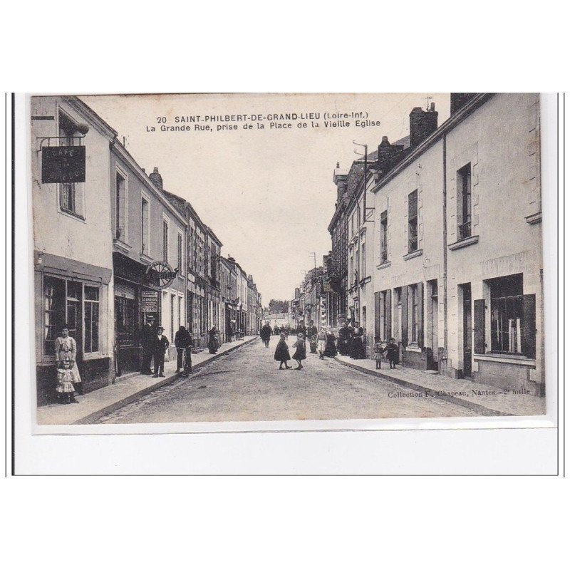 St-PHILBERT-de-GRAND-LIEU : la grande rue, prise de la place de la vieille eglise - tres bon etat