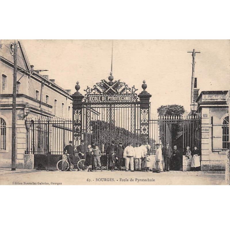 BOURGES - Ecole de Pyrotechnie - très bon état