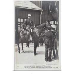 CHALONS : Alphonse XIII - 1er Juin 1905 - S. M. le roi monte à cheval à la gare de Mourmelon - très bon état