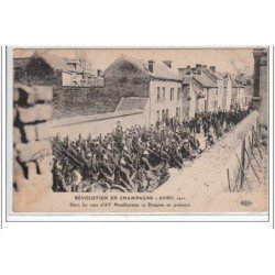REVOLUTION EN CHAMPAGNE : AY : avril 1911 - dans les rues, manifestants et Dragons en présence - état