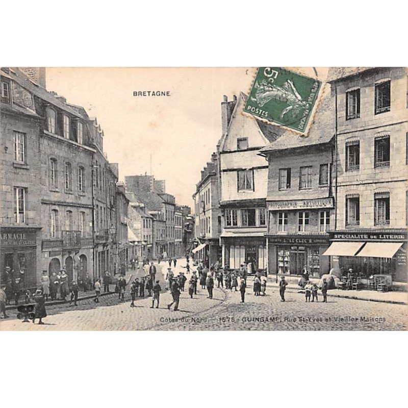 GUINGAMP - Rue Saint Yves et Vieilles Maisons - très bon état