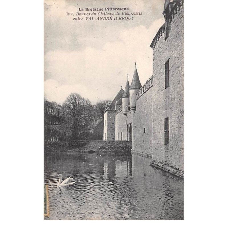 Douves du Château de Bien Assis entre VAL ANDRE et ERQUY - très bon état Douves du Château de Bien Assis entre VAL ANDRE et ERQUY - très bon état