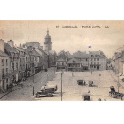 LAMBALLE - Place du Marché - très bon état