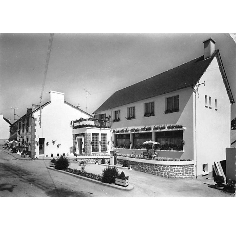 SAINT GILLES VIEUX MARCHE - Hôtel Restaurant de la Vallée - très bon état